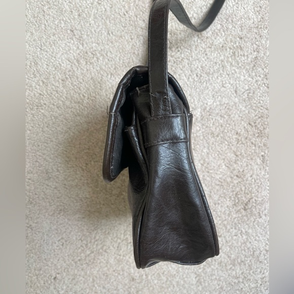 TR Bentley Leather Shoulder Bag with Logo Detail - Picture 3 of 6